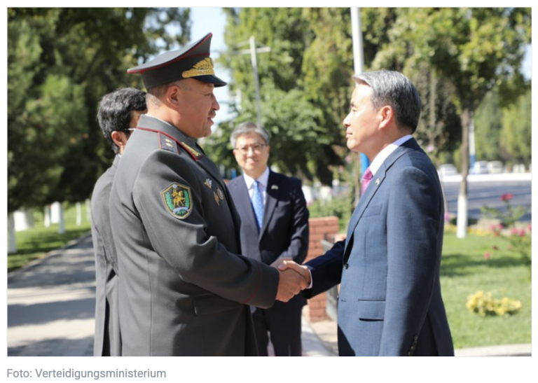 Die Verteidigungsminister Usbekistans und Südkoreas diskutieren über Zusammenarbeit