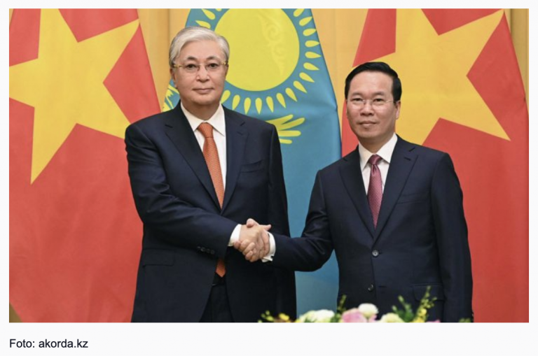 Welche Dokumente wurden während Tokajews Besuch in Vietnam unterzeichnet?