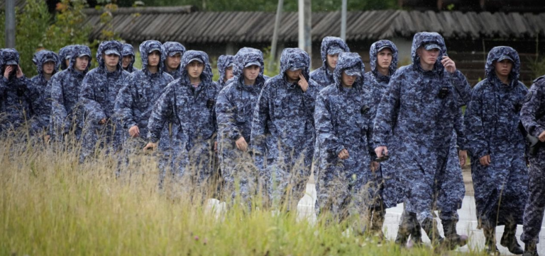 Russland wirbt für 1827 Euro Monatslohn Migranten als Soldaten an