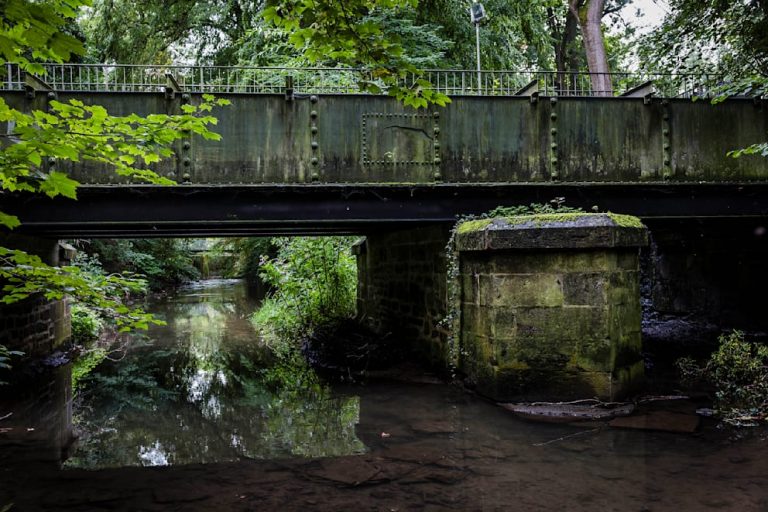 Kind über Brückengeländer geworfen – weil es nicht russisch sprach