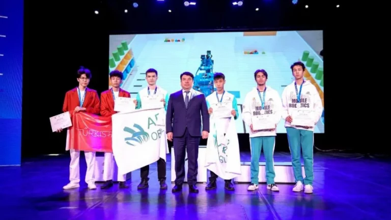 Erfolge junger Berufstätiger: 545 Teilnehmer erhielten Stipendien und Stellenangebote