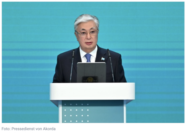 Der kasachische Staatschef schlug vor, die Gehälter der Beamten mit denen des privaten Sektors konkurrenzfähig zu machen