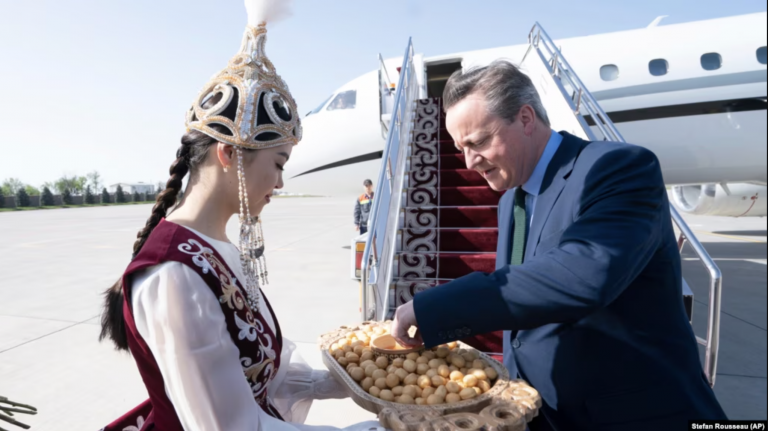 Ist Großbritannien bereit, seine Aktivitäten in Zentralasien zu verstärken, und worüber ist der Kreml besorgt?