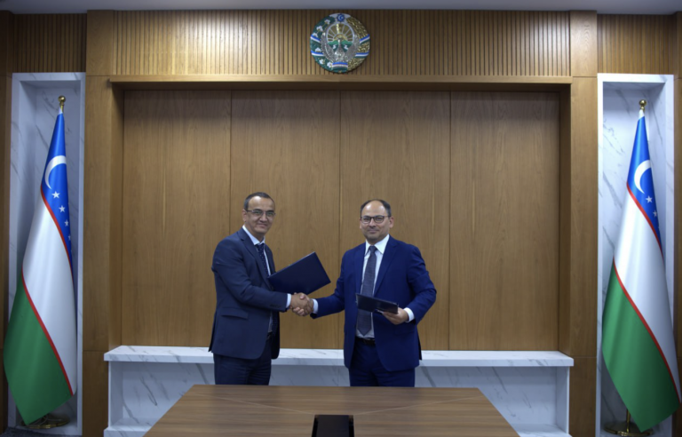 Italienische EU Wings werden Flugzeuge auf Flughäfen in Usbekistan warten