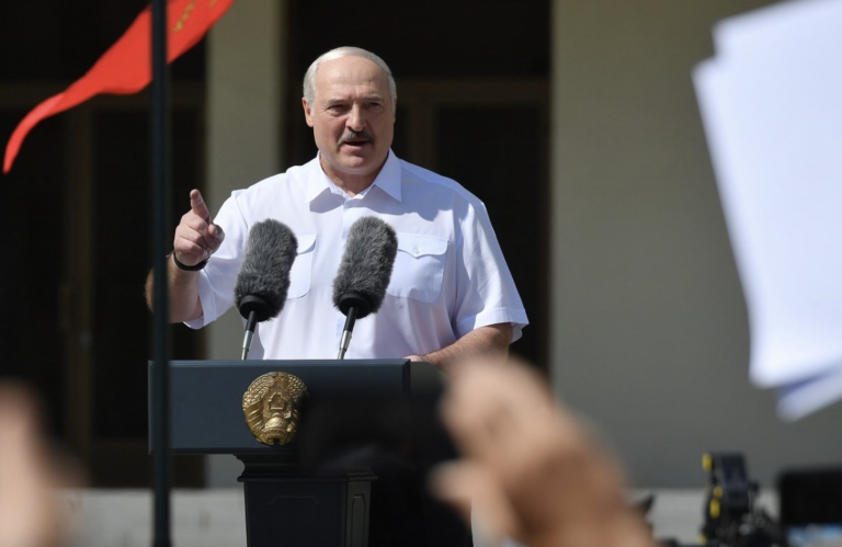 Nach einem Interview forderte Lukaschenko Weißrussland auf, seine Außenpolitik objektiv zu bewerten