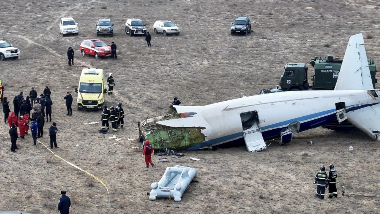 Drei Bürger Kirgisistans unter den Opfern des Flugzeugabsturzes in Aktau – Zwei bei Bewusstsein