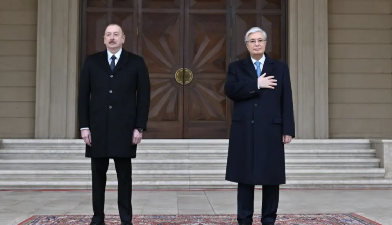 Der Präsident von Aserbaidschan bedankt sich herzlich bei Tokajew und dem kasachischen Volk